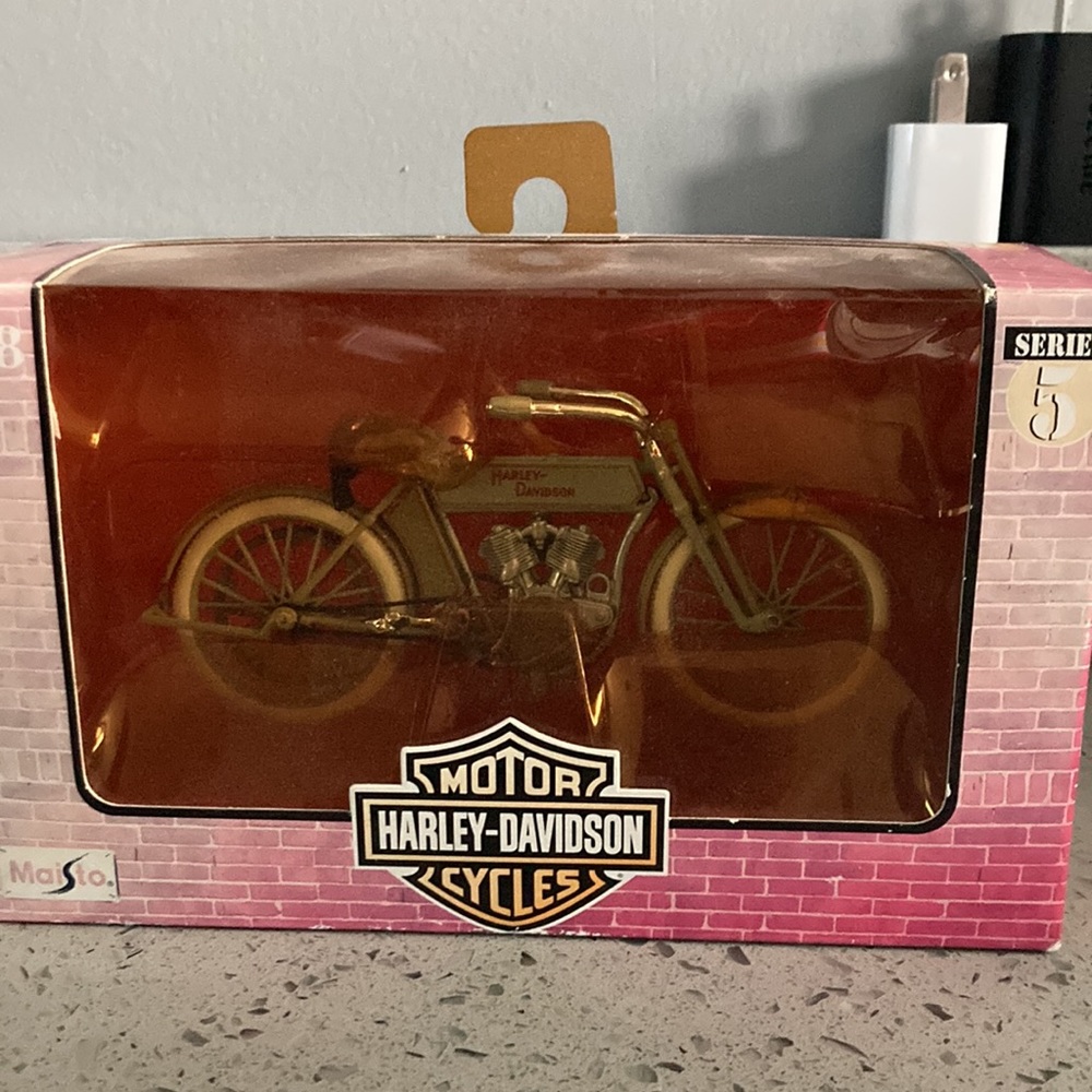 Harley Davidson toy 2909 twin 5d v-twin still in box